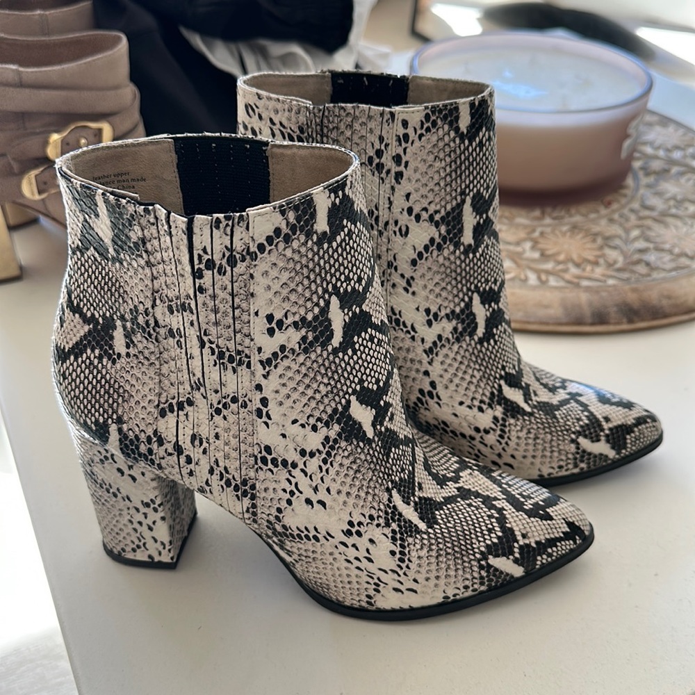Seychelles ankle boots size 8.5, worn once